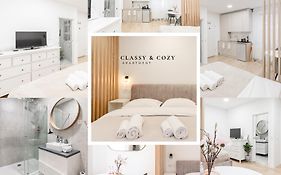 Classy & Cozy Apartment